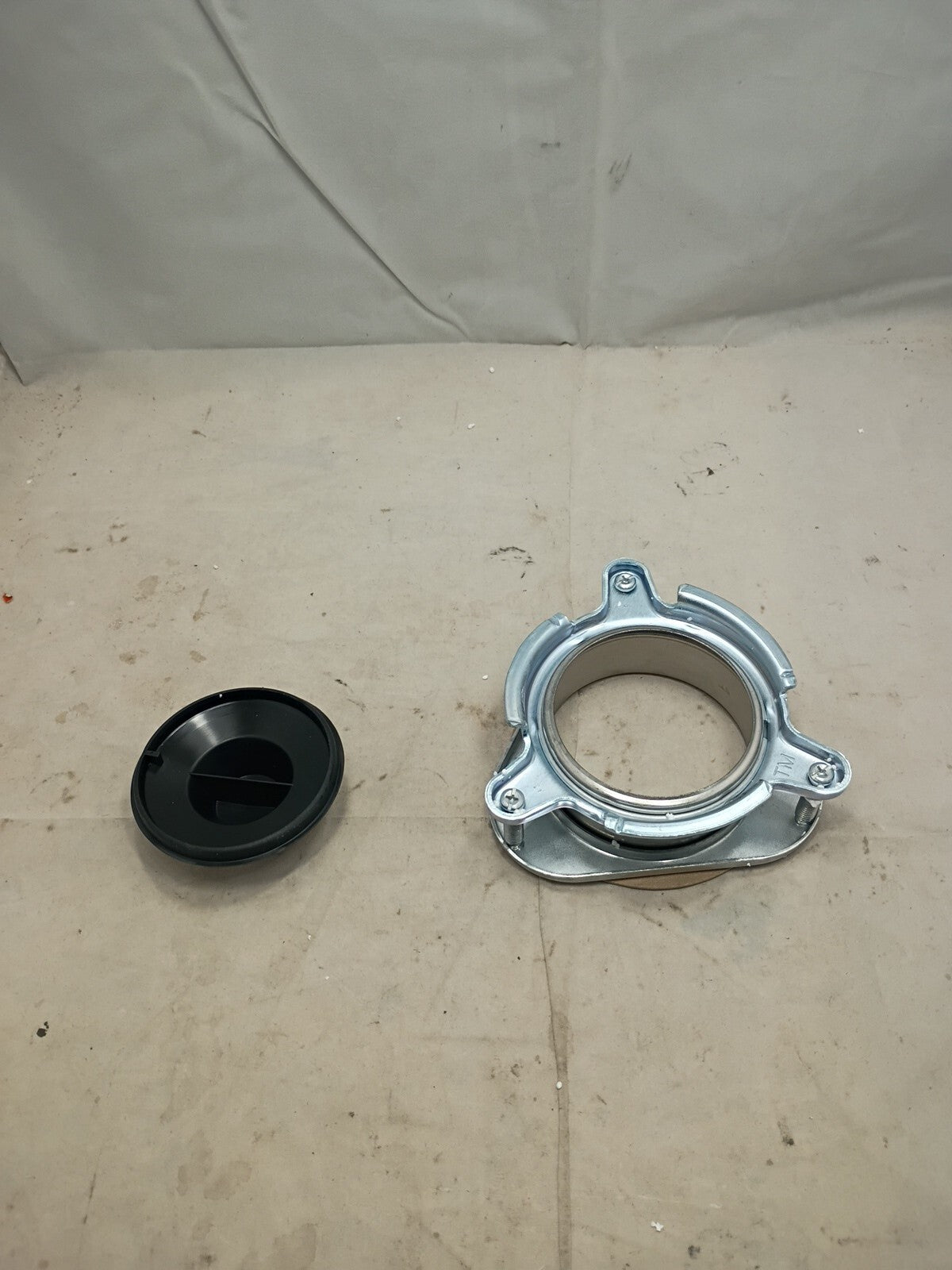 InSinkErat1or Badger 5 1/2HP Garbage Disposal Completed Open Box