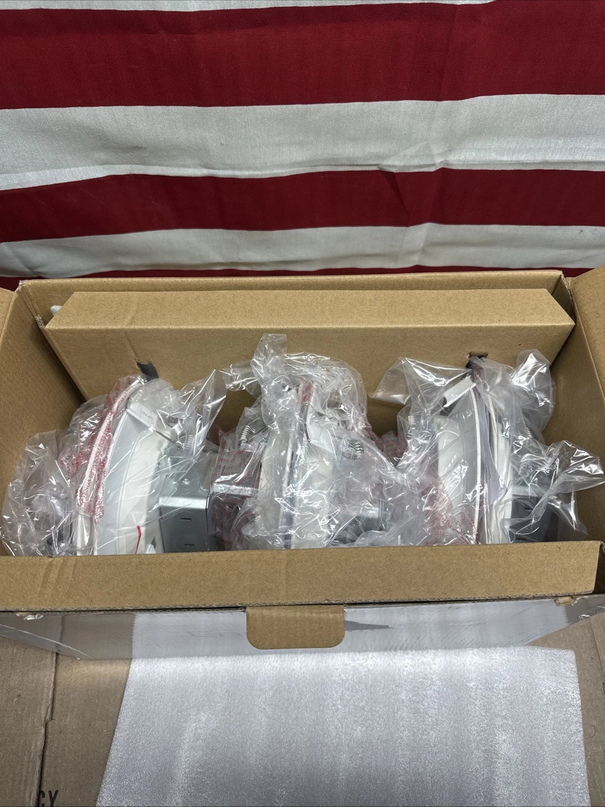 6Pack EnviroLite 5in. / 6 in. Integrated LED White Round Baffle Recessed Light..