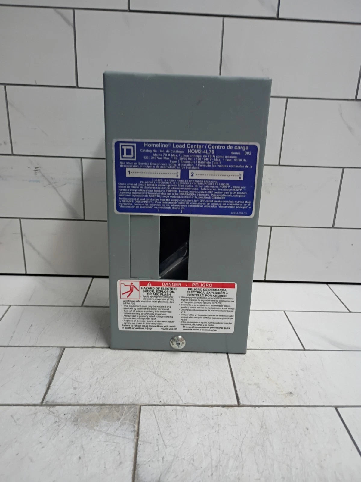 Square D HOM24L70SCP Indoor Main Lug Load Center 70A 2-Spaces 4-Circuits OB READ