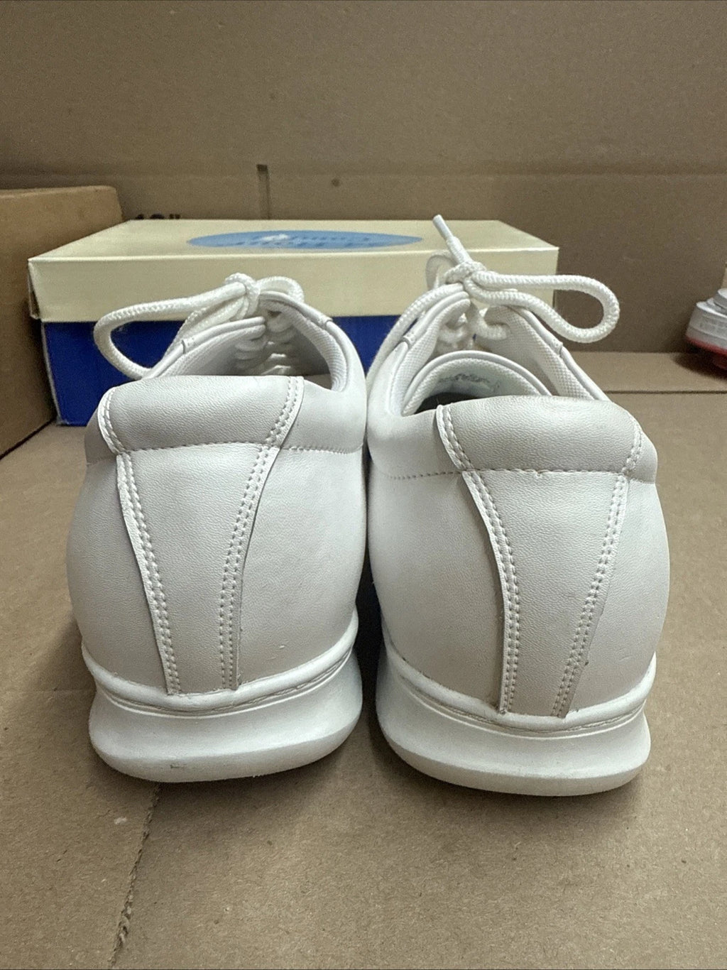 24 HOUR COMFORT Alana Women's Wide Width Lace Up Shoes 10.5 Nurse