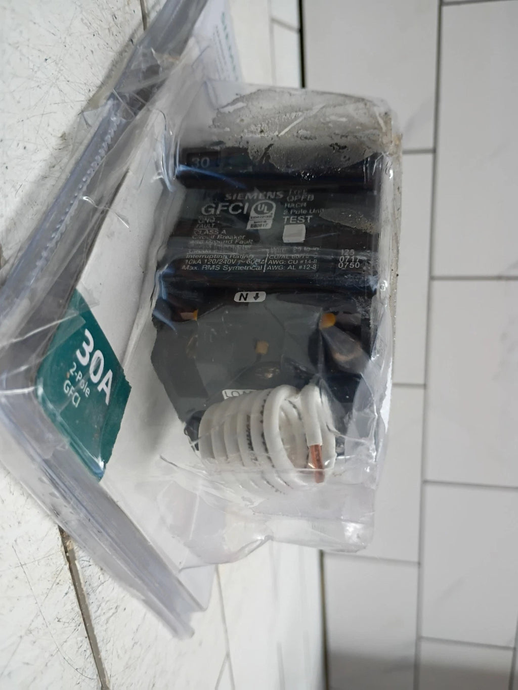 SIEMENS QPFB 30 Amp 2-Pole GFCI Circuit Breaker Q230GFP (OPEN BOX)