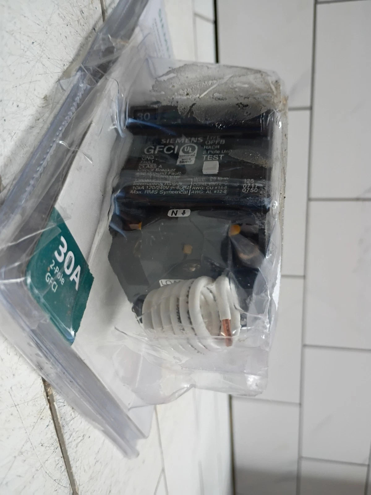 SIEMENS QPFB 30 Amp 2-Pole GFCI Circuit Breaker Q230GFP (OPEN BOX)
