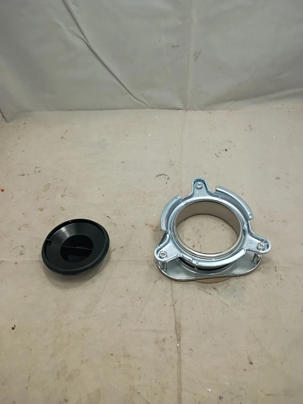 InSinkErat1or Badger 5 1/2HP Garbage Disposal Completed Open Box