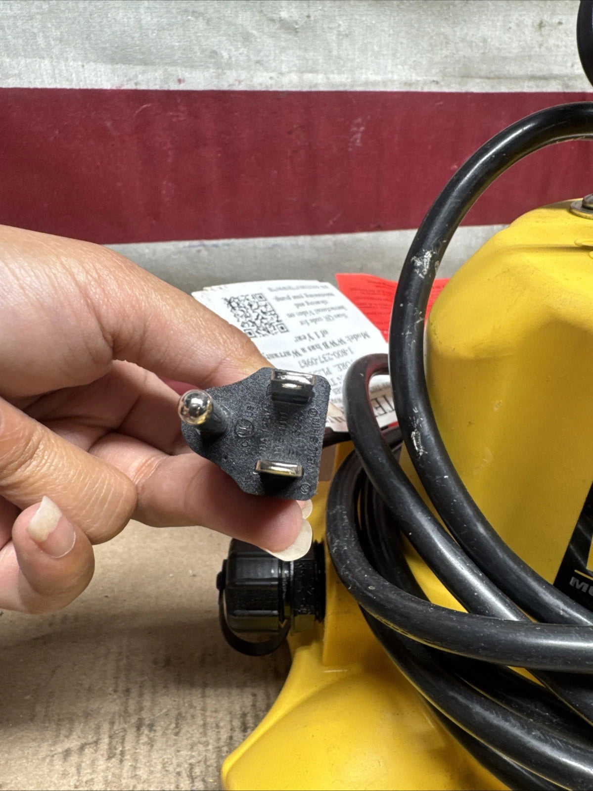 Wayne 1/6 HP WaterBUG Submersible Utility Pump with Multi-Flo Technology USED.