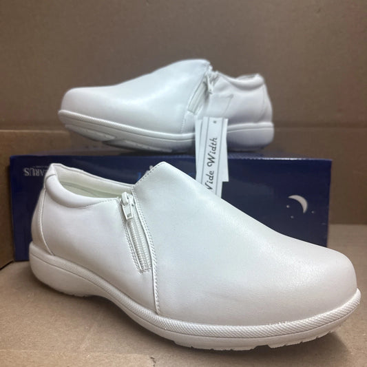 24 HOUR COMFORT Ester Women's 9 Wide Width Slip-On Leather Loafers Nurse