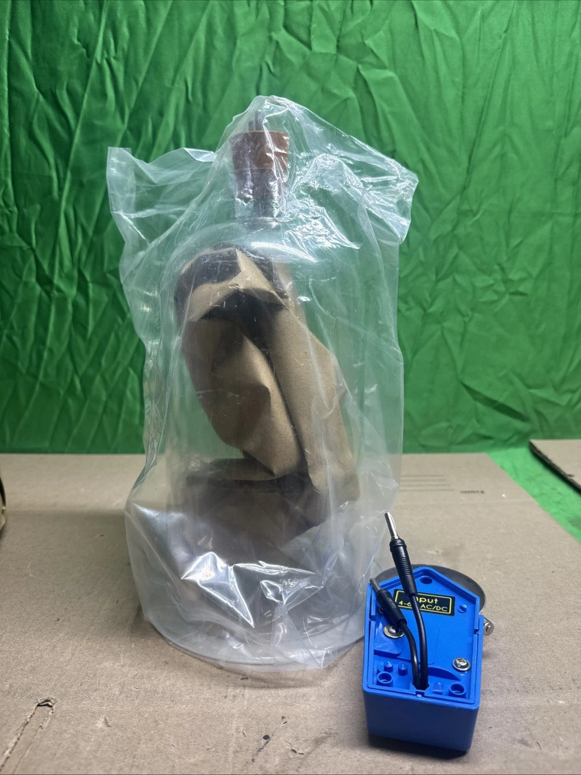 Labs Bell in Vacuum Jar - Acrylic, 4-6V DC