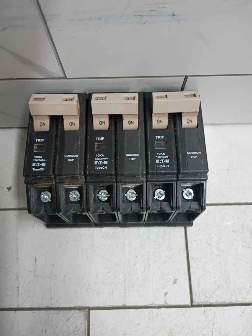 (3pack) Eaton CHF240 Circuit Breaker 2 Pole 40 Amp 120/240V W/Trip Open Box