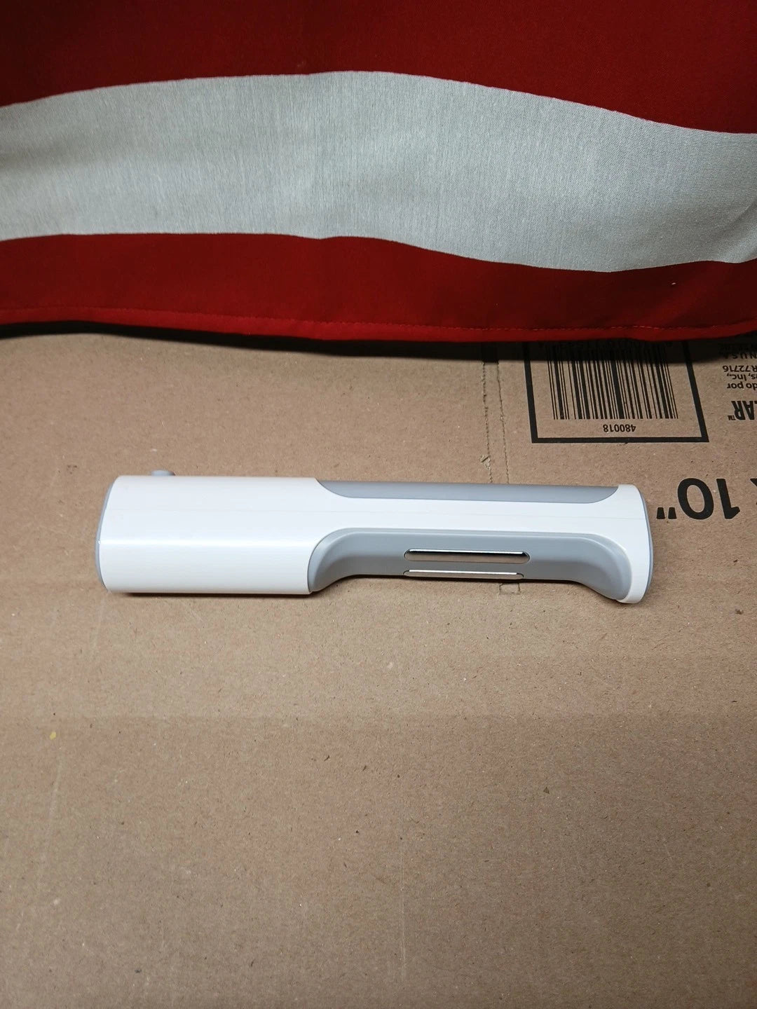 NutriChef Electric Bread Knife-Lightweight w/Contoured Grip Handle -White & Grey