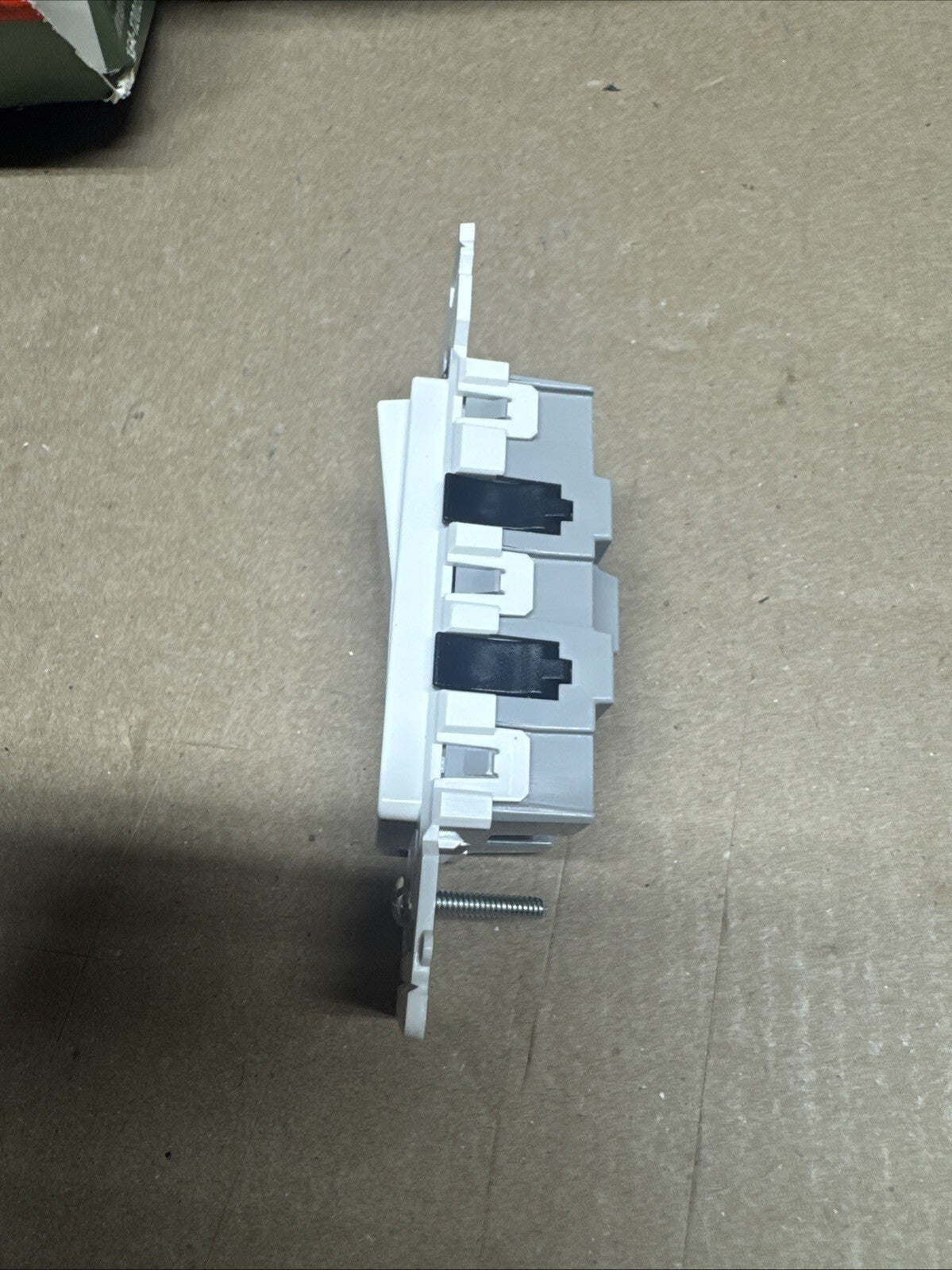 4x10pk E5603-MW Leviton Decora Edge 15 amps 3-Way Rocker Switch White (Open Box)