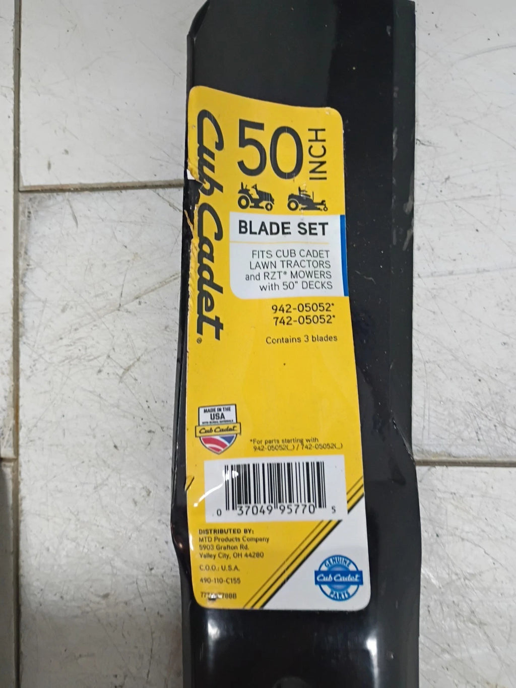 OEM Cub Cadet 50" 742-05052 & 942-05052 3-Mower Blades 50'' Deck NEW OPEN BOX