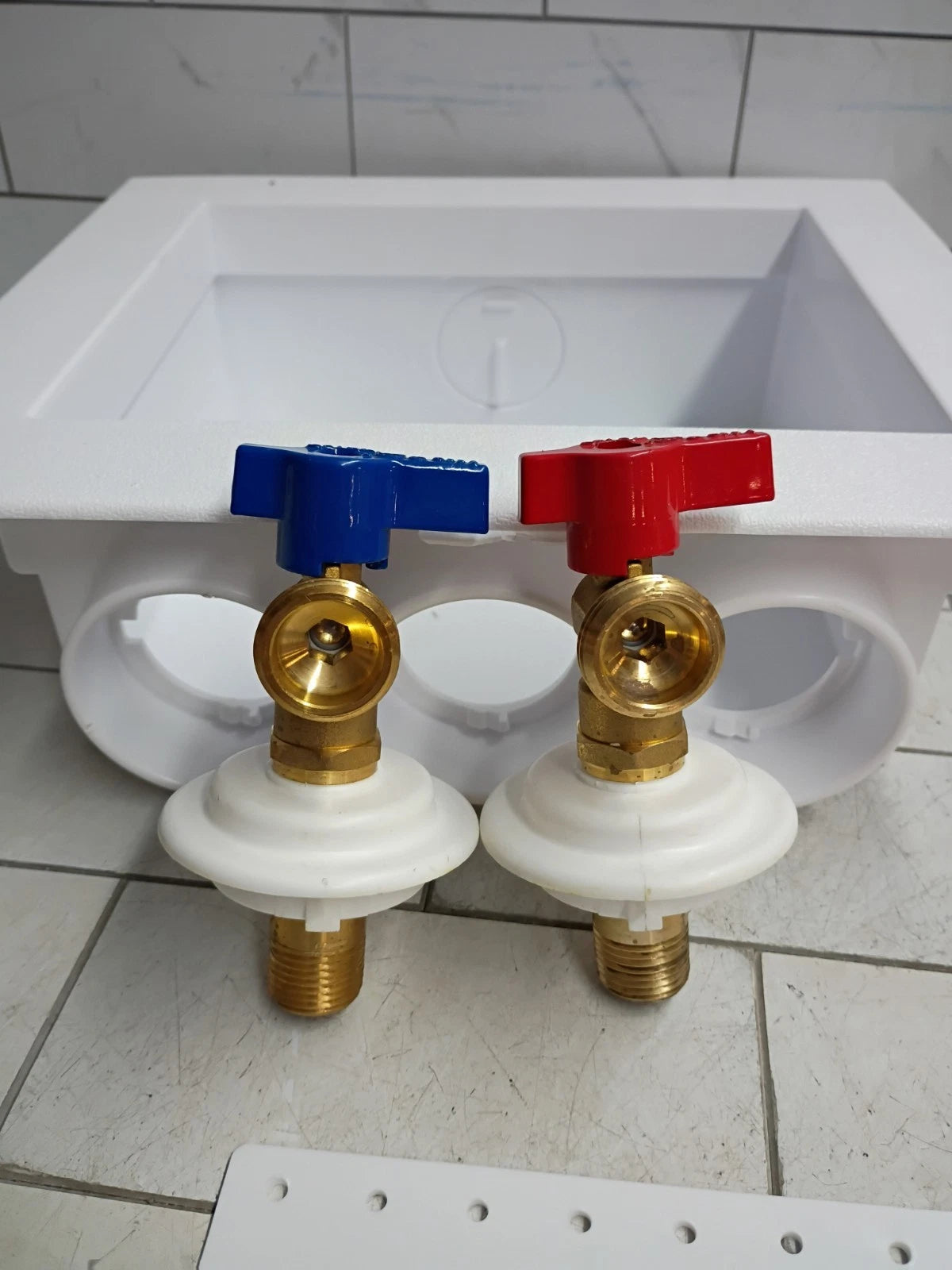 Oatey Quadtro Model 38529 Washing Machine Outlet Box 1/2" Thread Open Box