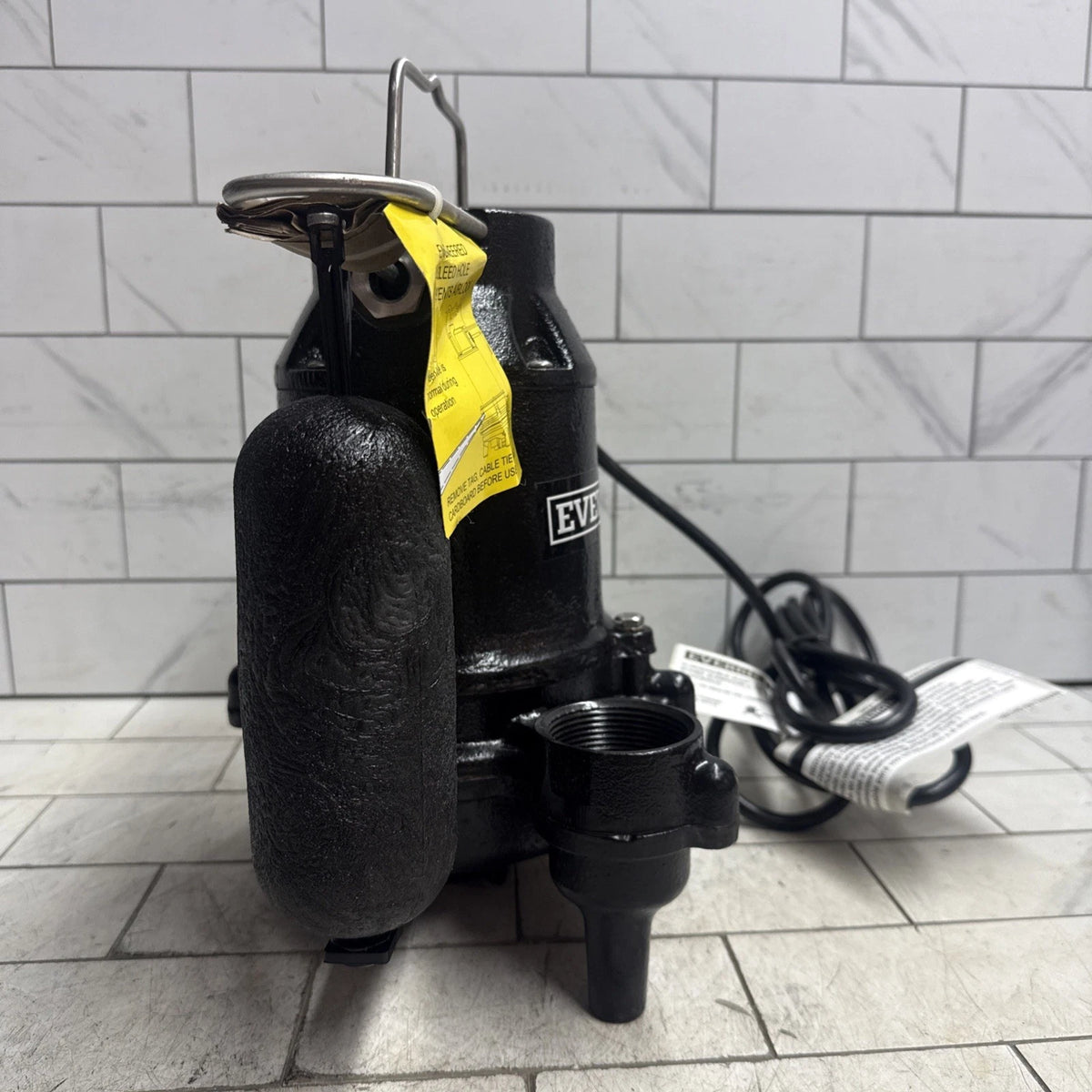 Everbilt HDS75 - 3/4HP Cast-Iron Pro-Grade Submersible Sump Pump New Open Box