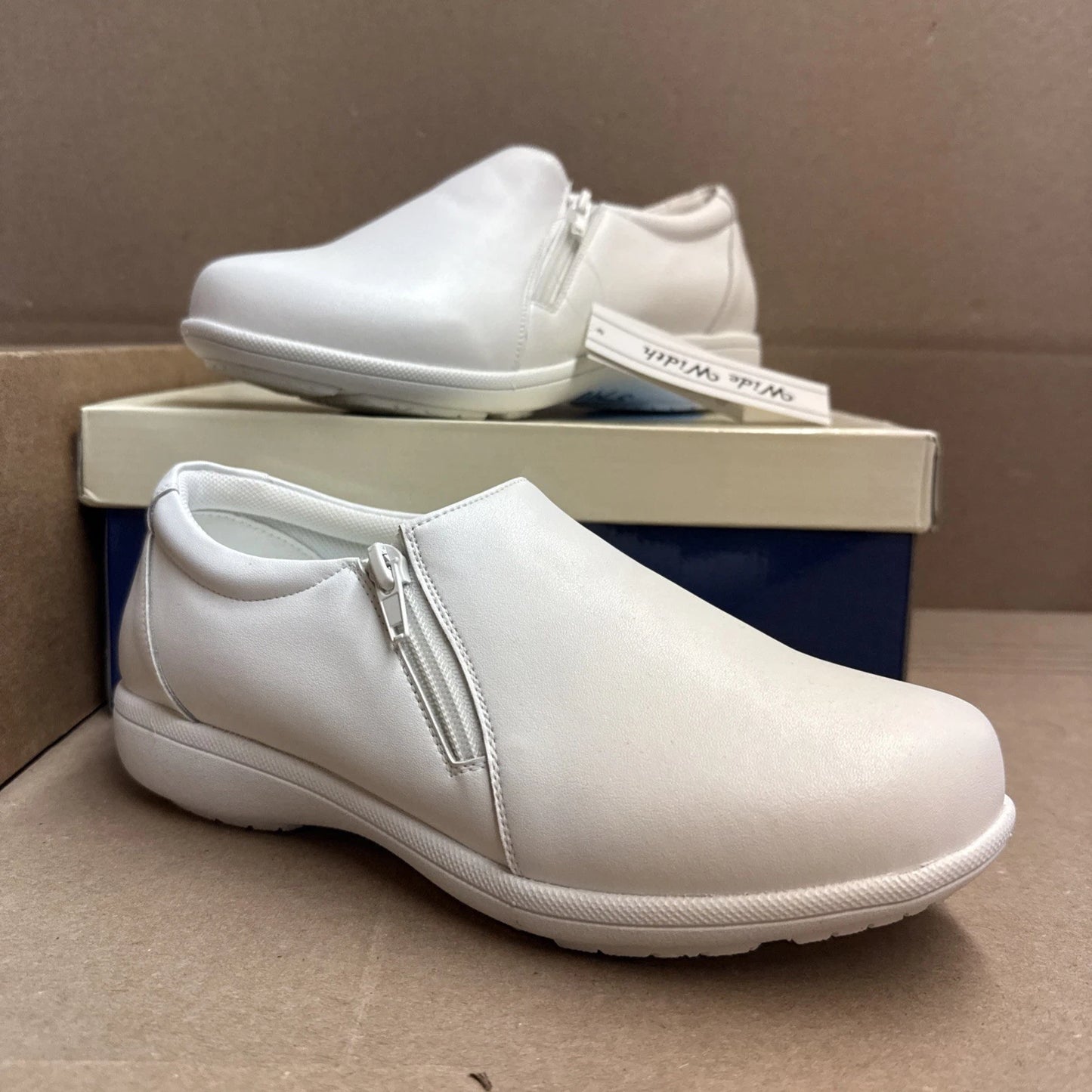 24 HOUR COMFORT Ester Women's 7.5 Wide Width Slip-On Leather Loafers Nurse