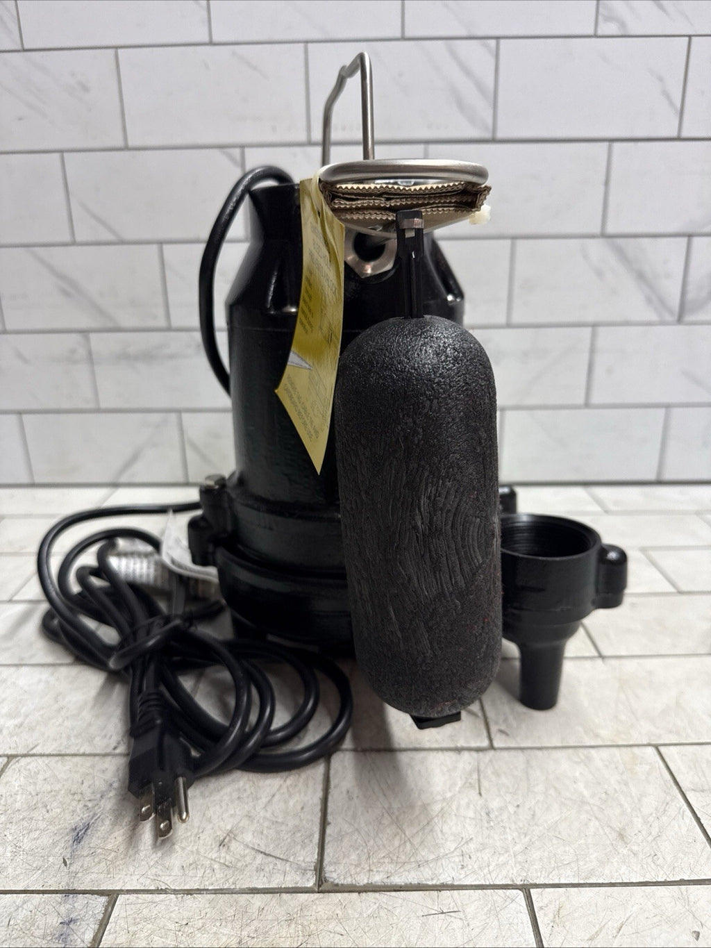 Everbilt HDS50 1/2 HP Cast Iron Pro Grade Submersible Sump Pump OPEN BOX.