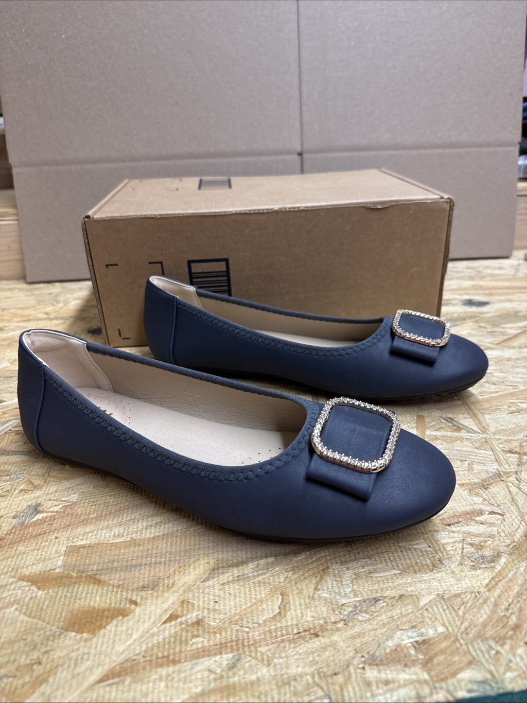 Bernal Women’s navy blue flat shoes w/ Crystal Ornament Comfort Sole Size 11