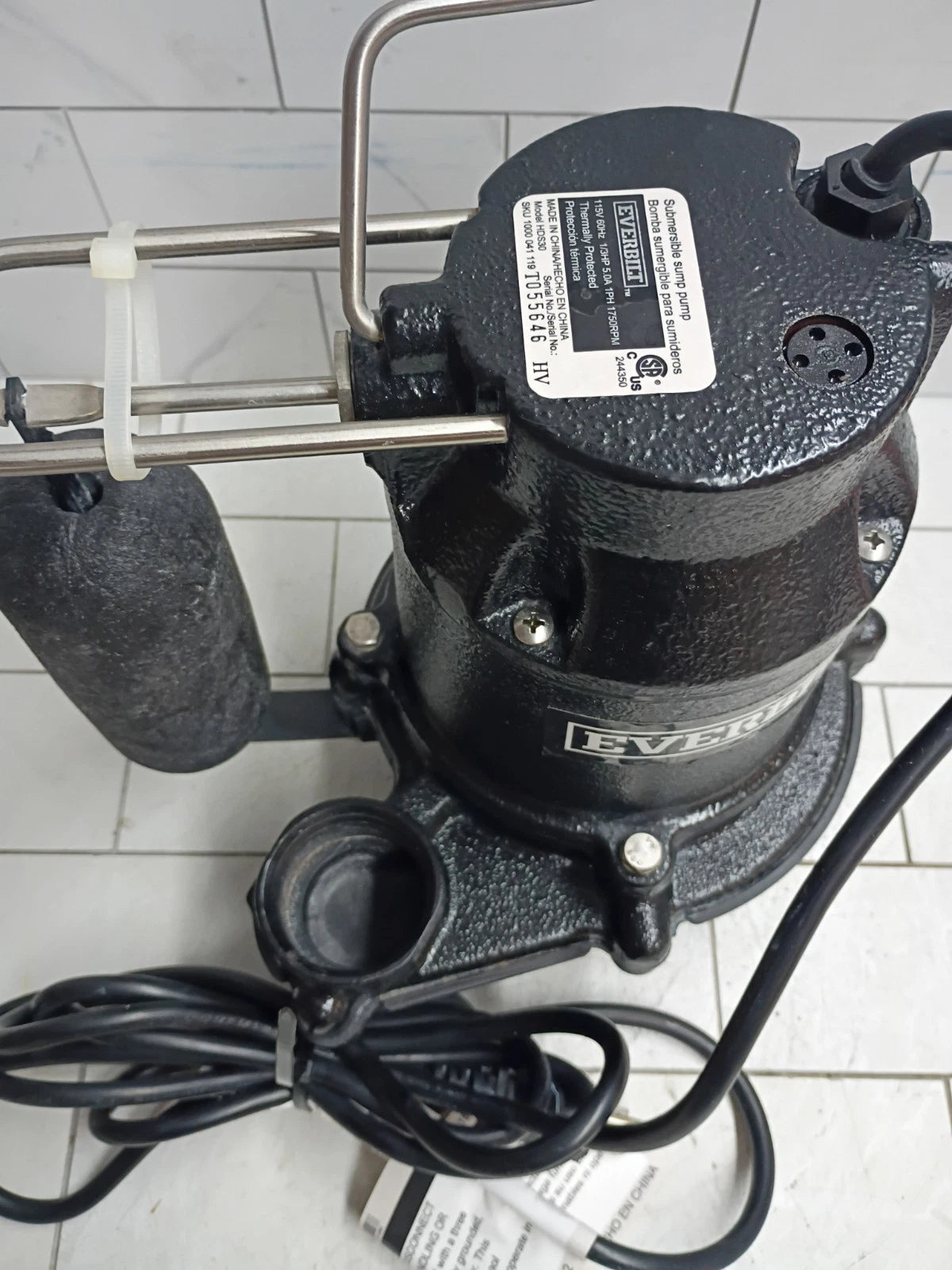 Everbilt 1000041119 1/3 HP Cast Iron Submersible Sump Pump Used.